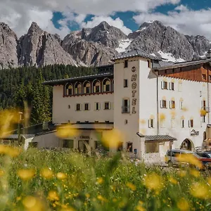 Passo Tre Croci Cortina 3*, Cortina dʼAmpezzo Włochy